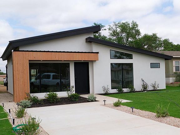 3rd image of 208 SW Avenue L