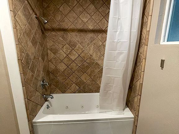 5th image of 16462 Rayen St #2