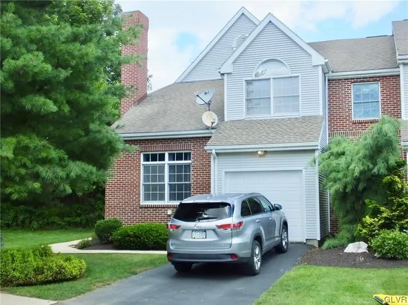 7835 Cross Creek Cir, Breinigsville, PA 18031