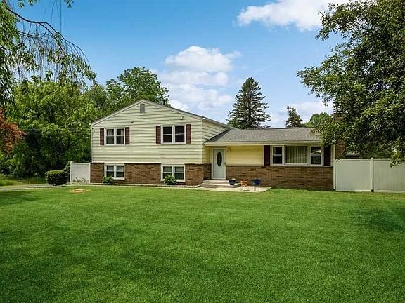 3rd image of 39 Hillside Rd