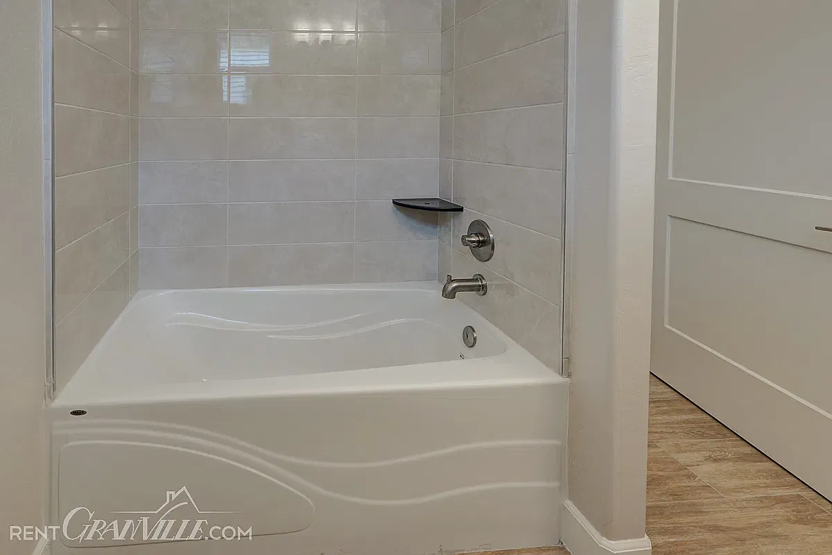 4 bed, 3.5 bath, $3,600 — Photo 4