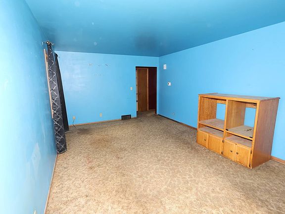 5th image of 720 6th St SE