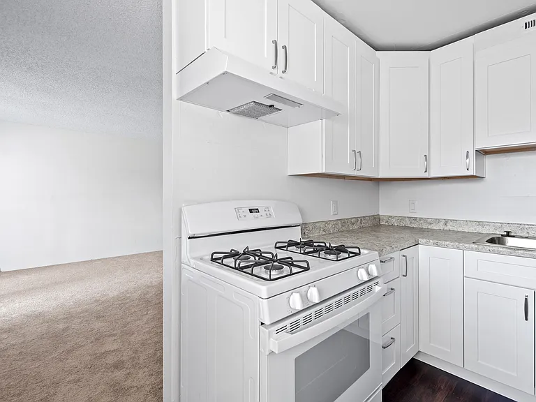 500 Glenwood Cir #411 — Photo 11