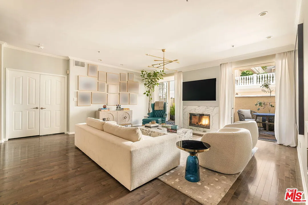 2 bed, 3.0 bath, 1464 sqft, $9,995 — Photo 3