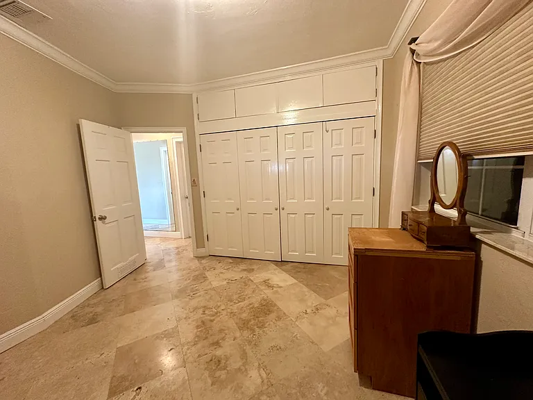 1415 Flagler Ave — Photo 9