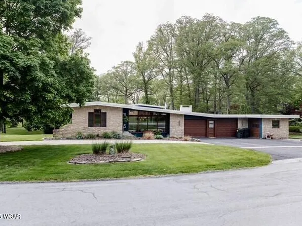 915 Neil Armstrong Dr, Wapakoneta, OH 45895