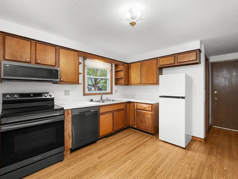 3129 Windsor Dr — Photo 9