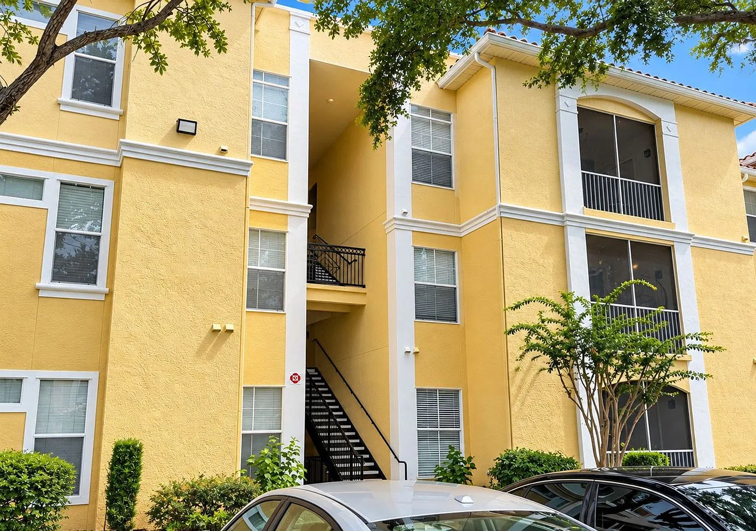 Spacious 2 Bedroom Condo in Visconti Maitland — Photo 1