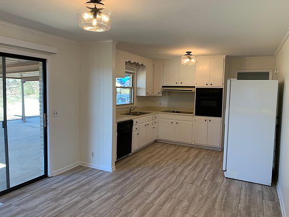 5th image of 3821 Dubois Dr