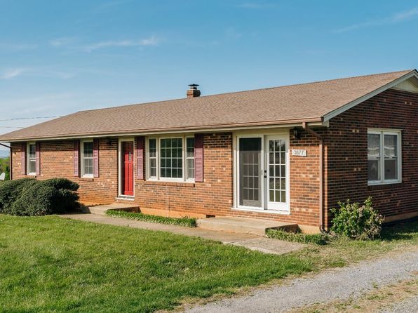 3677 Grit Rd, Hurt, VA 24563