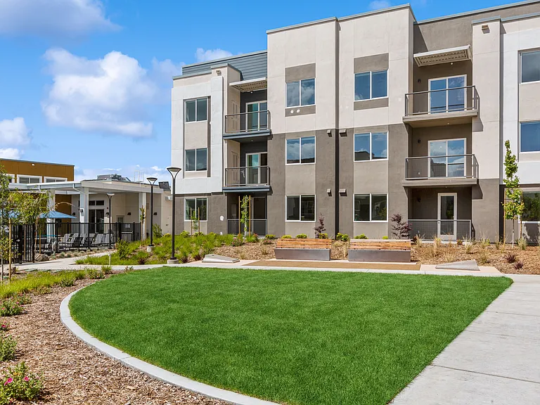 Brix 325 Apartments — Photo 27
