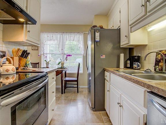 4th image of 303 Royal Gardens Ct