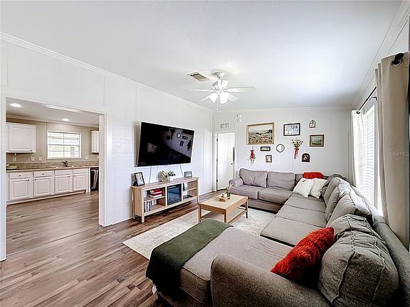 5th image of 25110 ALAMANDA DR