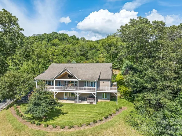 140 Debbie Loop Ln, Waynesville, NC 28786