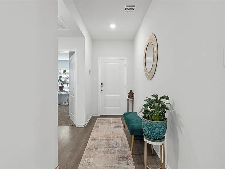 1304 Lowhill Dr — Photo 4