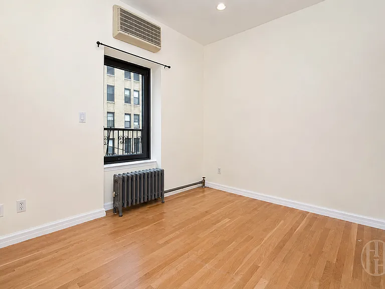 523 3rd Ave #5 — Photo 8