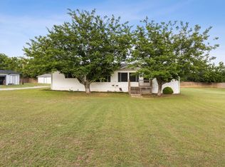 915 Pecan St, Azle, TX 76020