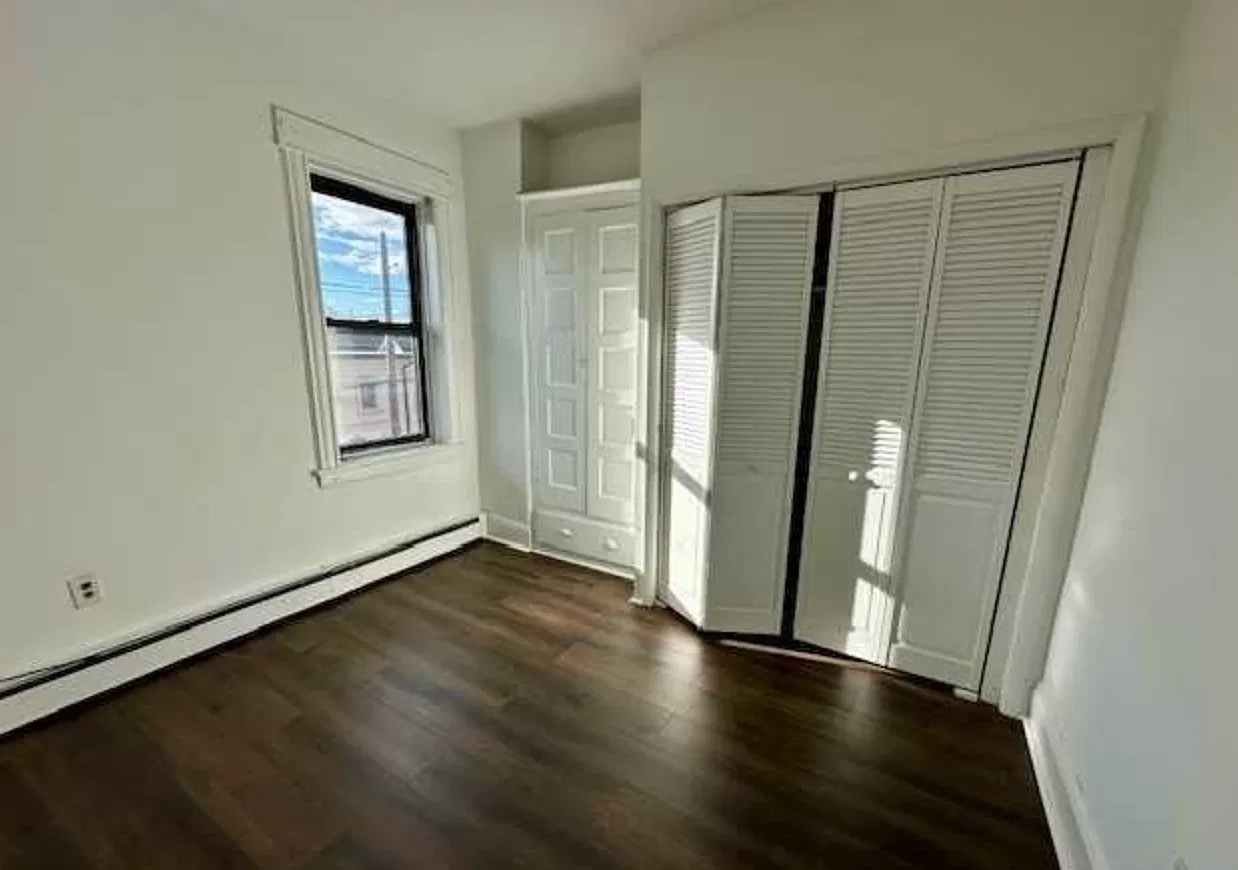 3 bed, $2,500 — Photo 2