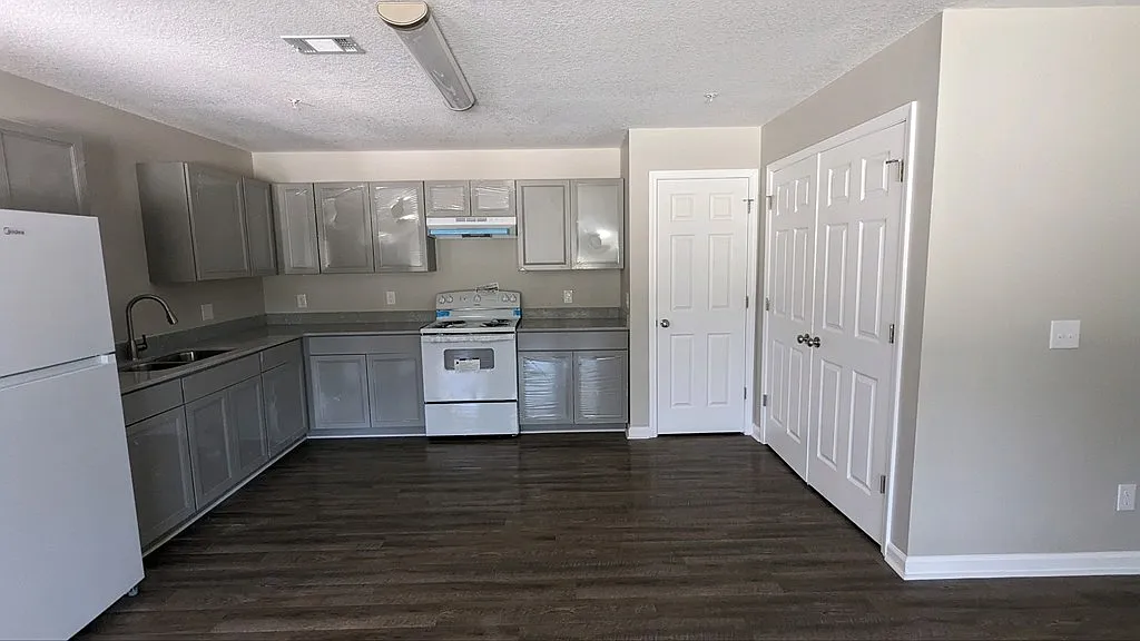 2 bed, 2.0 bath, 962 sqft, $1,550 — Photo 2