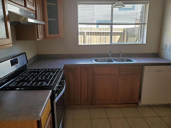 5th image of 4723 Black Rock St