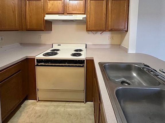 3rd image of 1607 Alexandria Dr #E