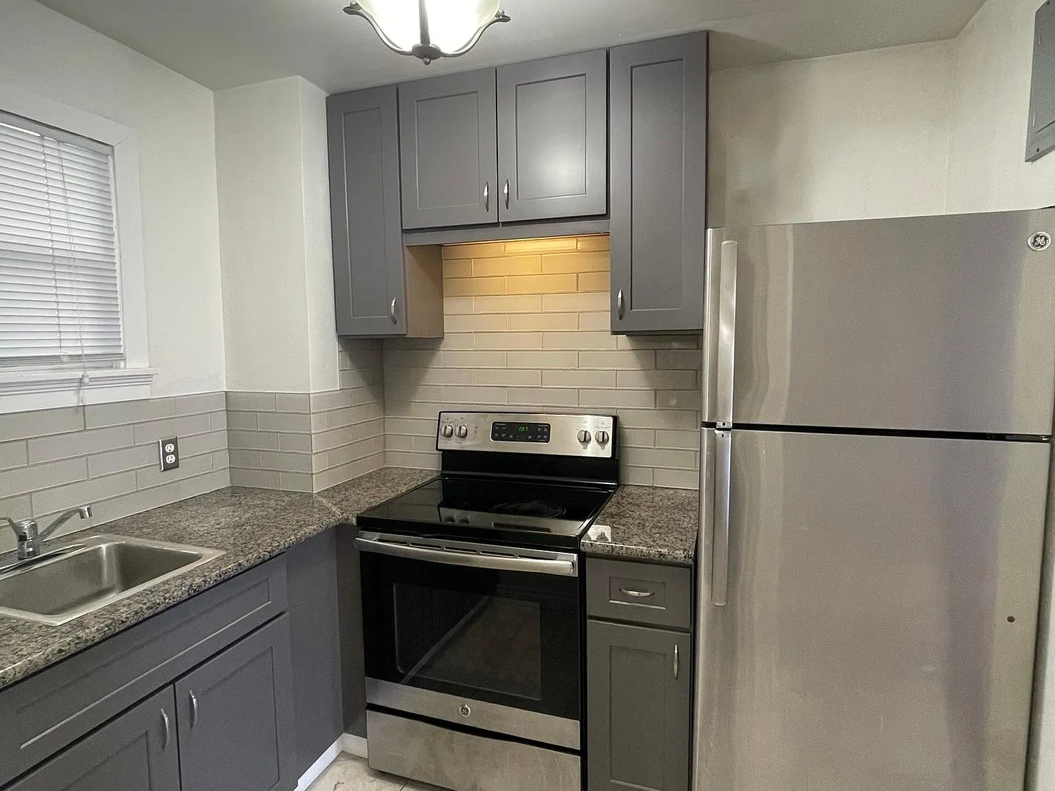 Studio, 320 sqft, $825 — Photo 4