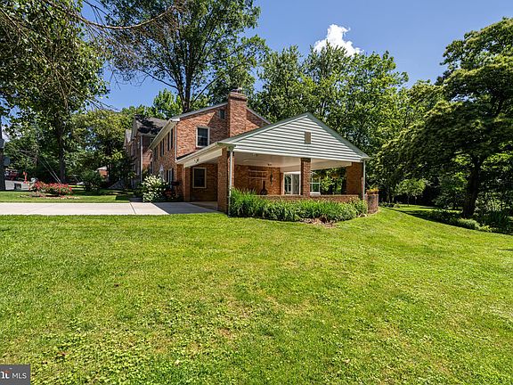 3rd image of 3609 University Dr
