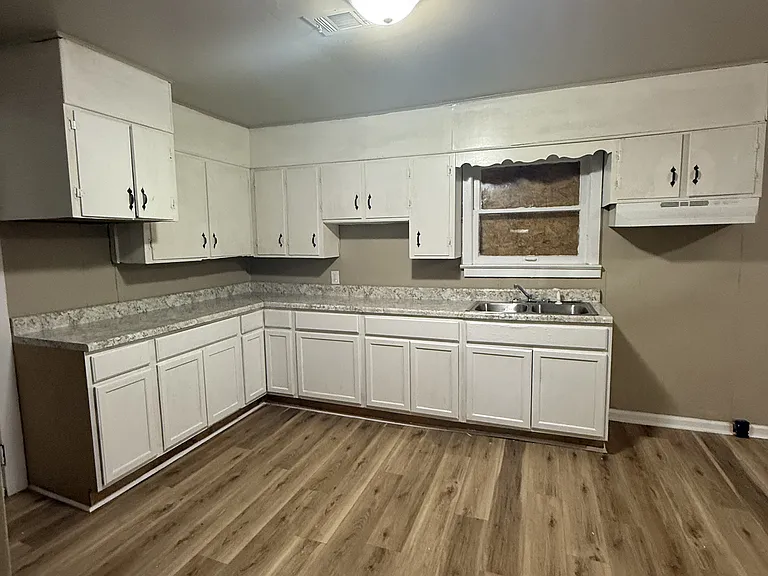 4736 Court S — Photo 4