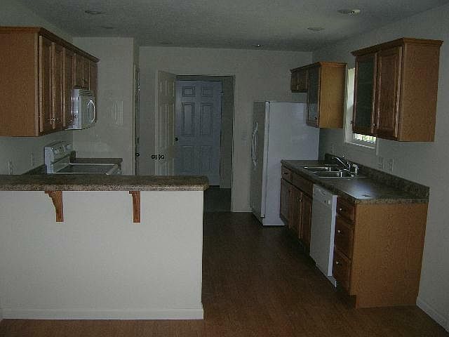 2nd image of 19950 Lenox
