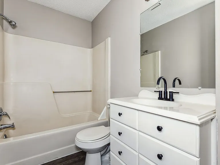 408 S Woodchuck Ln — Photo 5