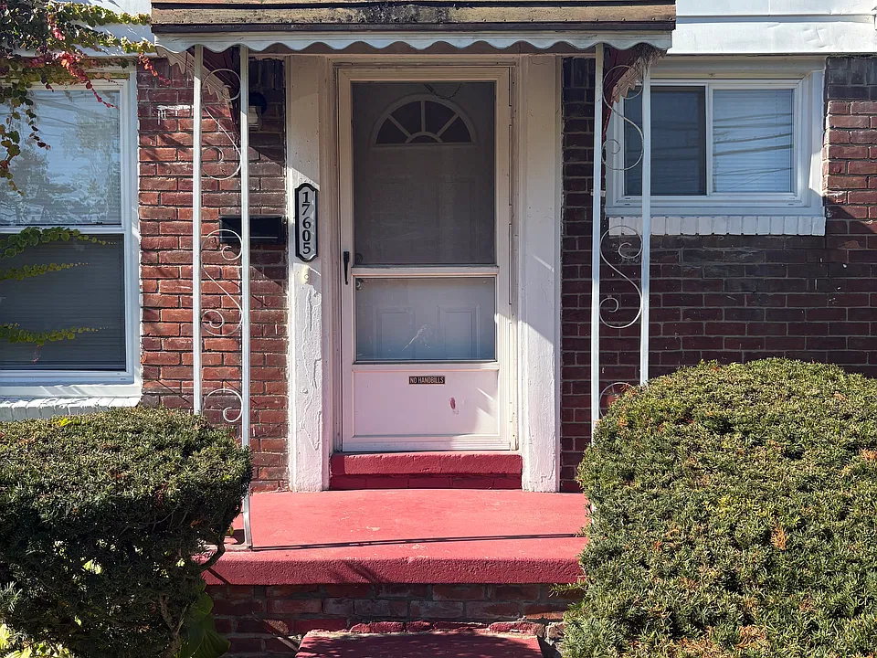 17605 Schaefer Hwy