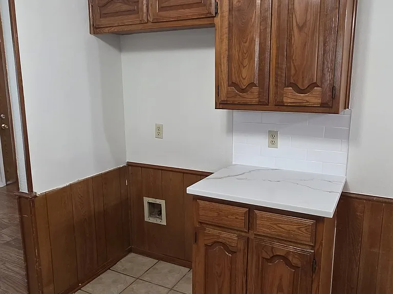 1921 Felix Dr — Photo 13