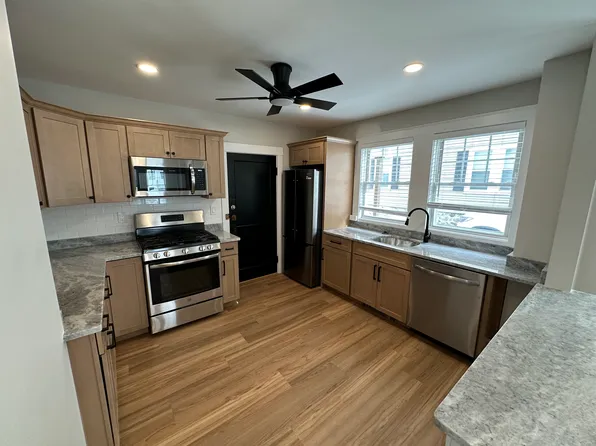 107 2nd St Floor 1, North Andover, MA 01845