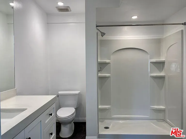 619 S La Brea Ave #2 — Photo 14