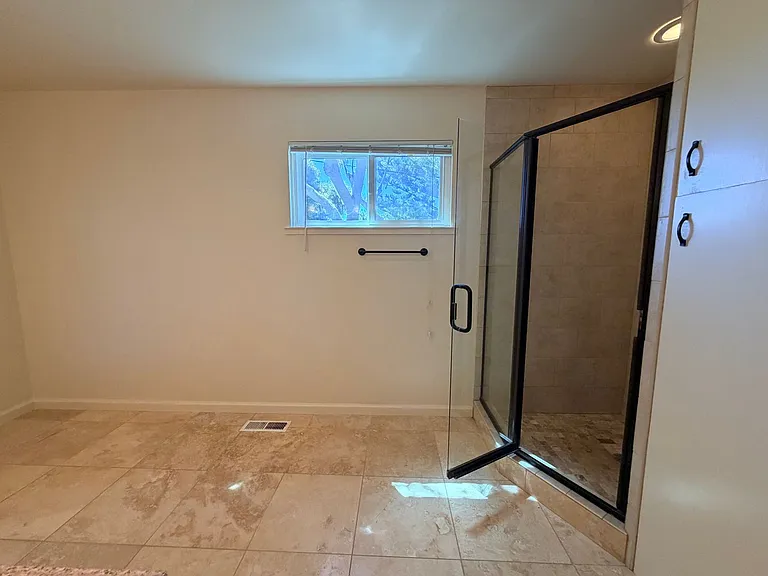 960 Forest Ave — Photo 29
