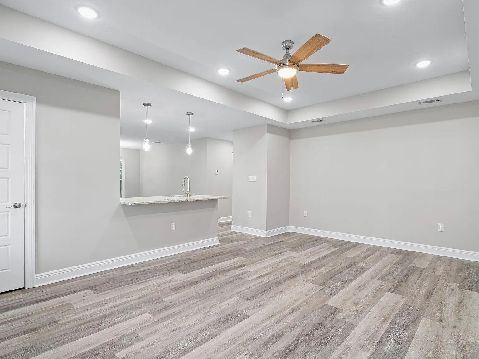 3 bed, 1300 sqft, $1,800 — Photo 3