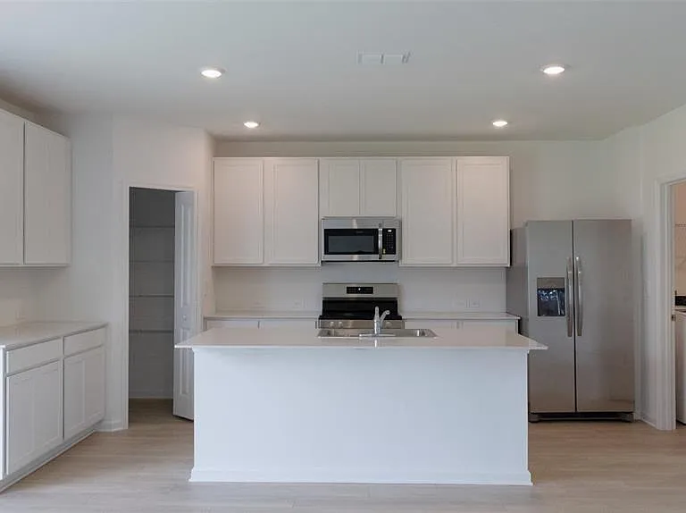 6433 Domizio Dr — Photo 10