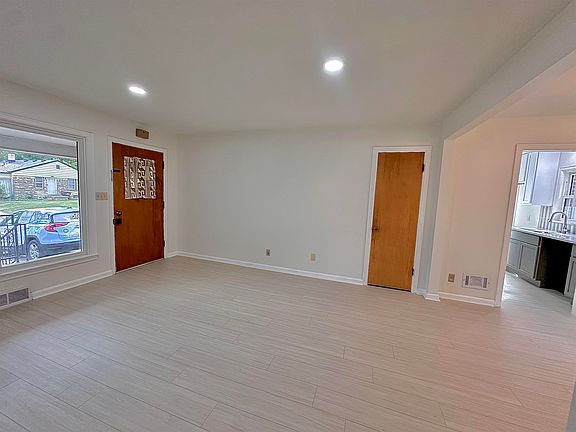 3rd image of 5116 E Larry Ln