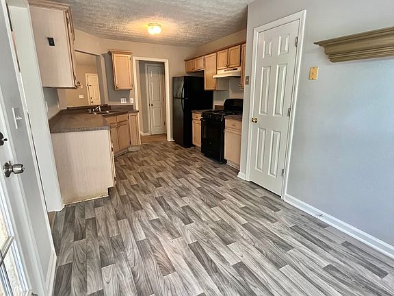 3rd image of 620 Chatham Park Dr