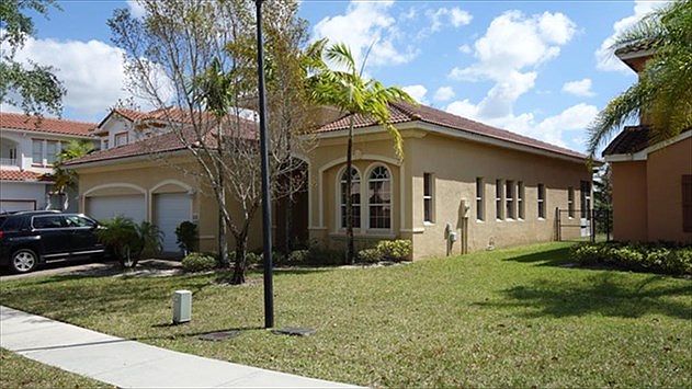 2nd image of 676 Cresta Cir