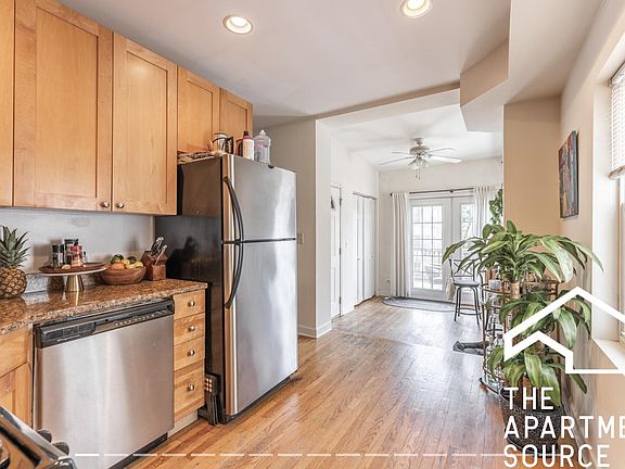 2nd image of 906 N Wood St #3R