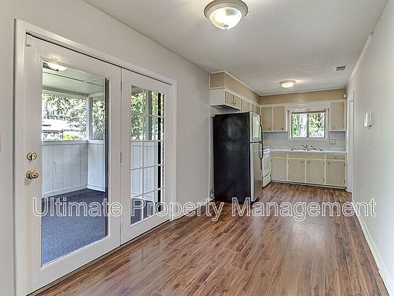 5th image of 402 Kingston Rd