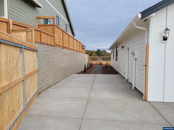 4th image of LOT 143 NW Cascade Mountain Dr