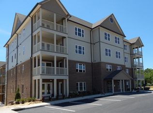 8 Gables East Blvd APT 102, Fishersville, VA 22939