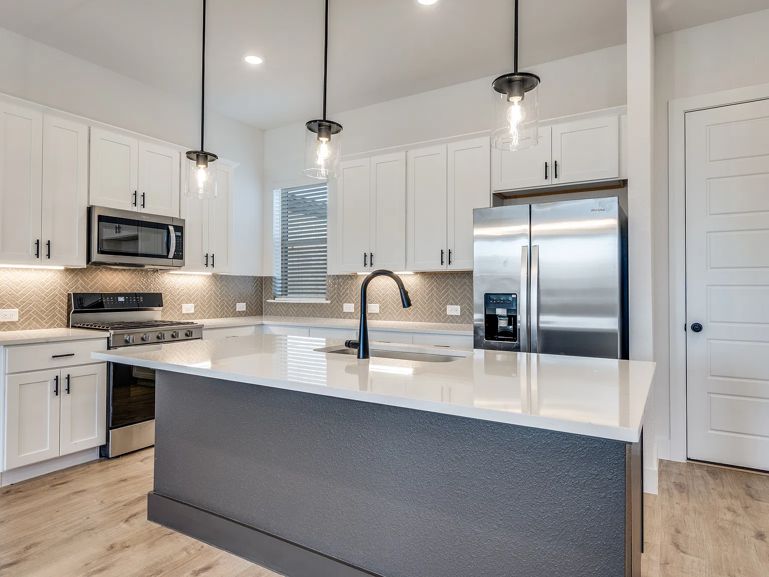 3 bed, 2.5 bath, 1876 sqft, $2,700 — Photo 3