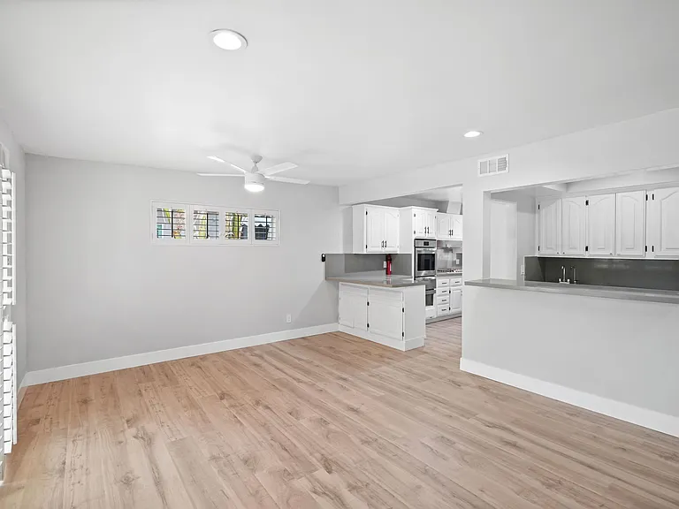 20450 Bassett St — Photo 10