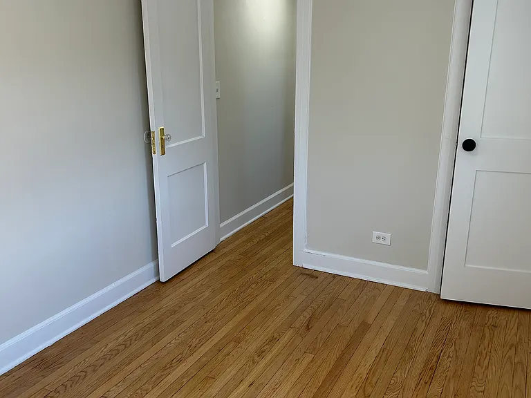 166 Hudson St — Photo 7