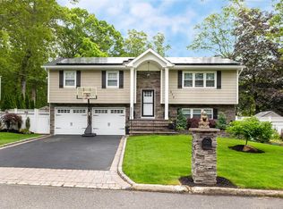 275 Avenue B, Ronkonkoma, NY 11779