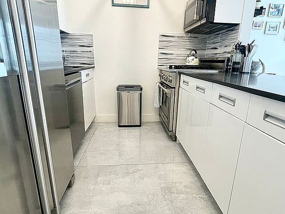 4th image of 99 John St APT 2406