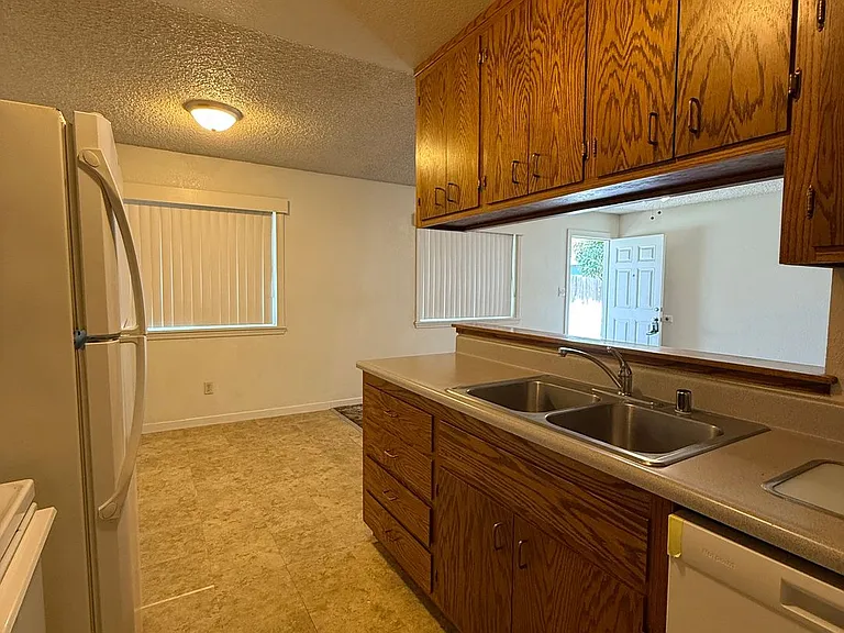 2512 Standiford Ave — Photo 4